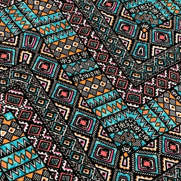 DR2 size large Aztec pink, blue, orange, black design sleeveless curved hem top - Picture 3 of 10